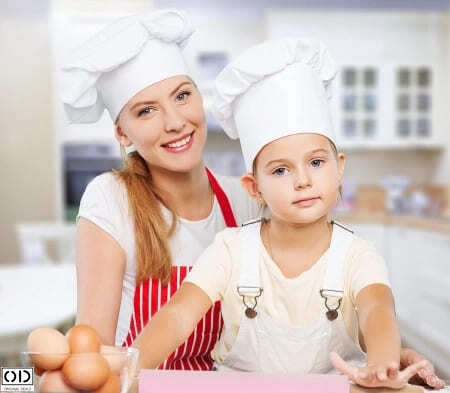 Sucitor din Silicon cu Ax Rotativ si Manere din Lemn de Bambus, pentru Modelat Aluatul, Calitate si Design Premium, 10cm [12]