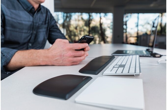 Kensington ErgoSoft™ Suport pentru incheietura mainii - pentru tastatura slim [5]