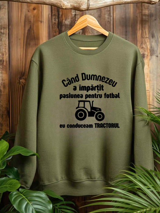 HANORAC FARA GLUGA BARBATESC PERSONALIZAT - Cand Dumnezeu a impartit pasiunea pentru fotbal eu conduceam tractorul [1]