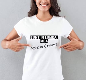 Tricouri personalizate damă - Sunt în lumea mea. Revin în 5 minute