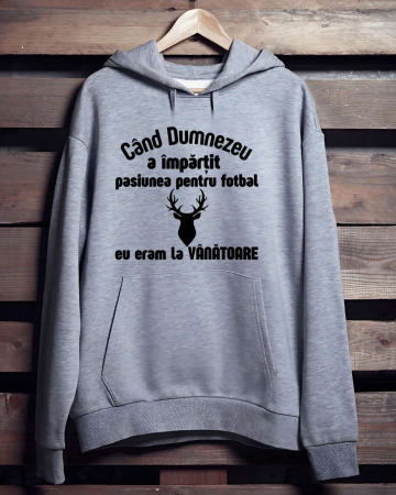 Hanorace vanatori - HANORAC PERSONALIZAT PENTRU VANATORI - Cand Dumnezeu a impartit pasiunea pentru fotbal eu eram la vanatoare