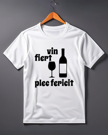 Tricouri de vacanta - TRICOU PERSONALIZAT PENTRU BARBATI - Vin fiert Plec fericit