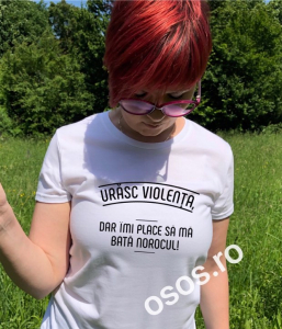 Tricouri personalizate - Tricou damă personalizat - îmi place să mă bată norocul