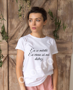 Căsătorie - Tricou damă personalizat - Ea se mărită, eu mă distrez