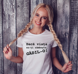 Tricouri motivationale - Tricou damă personalizat - Dacă viaţa nu-ţi zâmbeşte, gâdil-o!