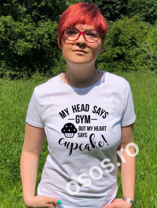 Tricouri personalizate damă - Tricou personalizat damă - My head says gym but my heart says cupcake