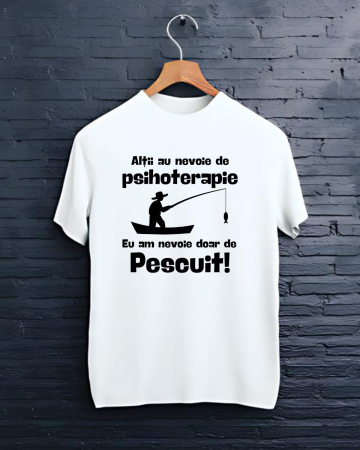 Tricouri personalizate bărbaţi - TRICOU PERSONALIZAT PENTRU PESCARI - Altii au nevoie de psihoterapie. Eu am nevoie doar de pescuit
