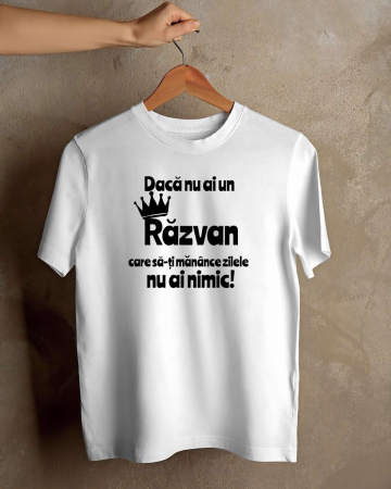 Tricouri cu nume - TRICOU PERSONALIZAT PENTRU BARBATI - Daca nu ai un Razvan care sa-ti manance zilele nu ai nimic