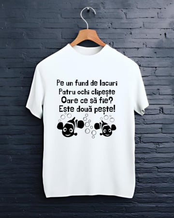 Tricouri personalizate bărbaţi - TRICOU PERSONALIZAT PENTRU PESCARI - Pe un fund de lacuri patru ochi clipeste
