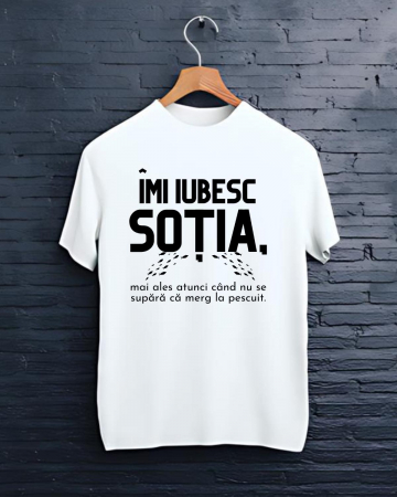Tricouri personalizate bărbaţi - TRICOU PERSONALIZAT PENTRU PESCARI - Imi iubesc sotia, mai ales atunci cand nu se supara ca merg la pescuit