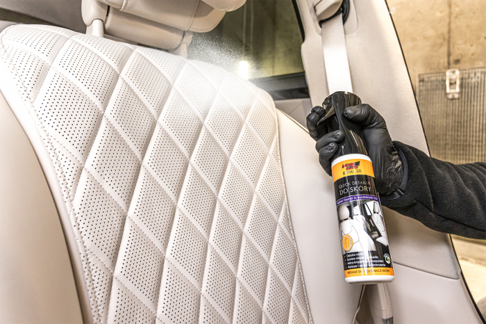 Leather Quick Detailer – Ingrijirea si protectia suprafetelor din piele, pulverizator 290 ml [3]