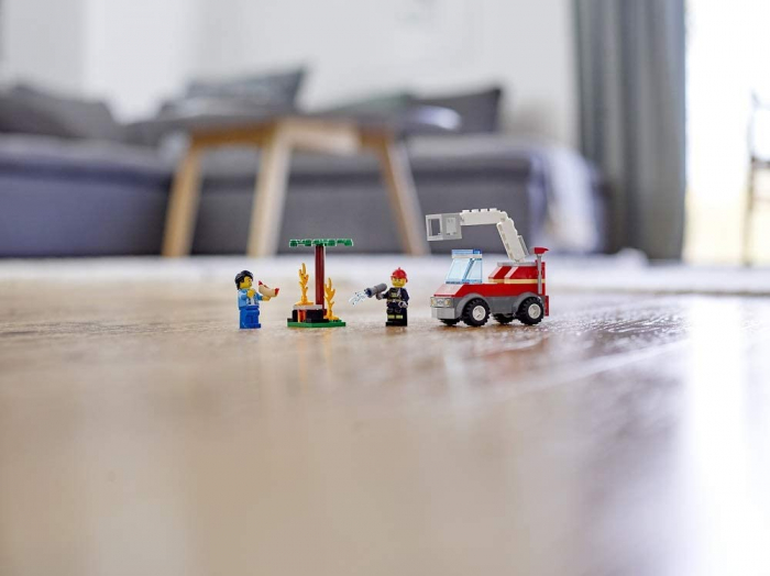 LEGO CITY STINGEREA INCENDIULUI DE LA GRATAR 60212 [4]