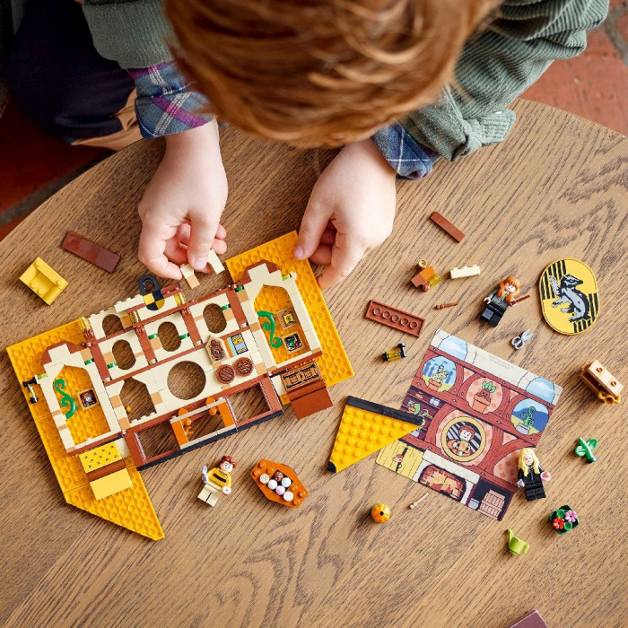 LEGO HARRY POTTER BANNERUL CASEI HUFFLEPUFF 76412 [4]