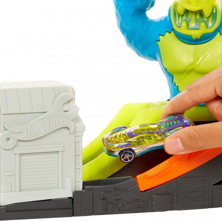 HOT WHEELS CITY CURSA CU OBSTACOL ATACUL GORILEI [7]