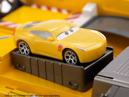 Set de joaca Disney Cars 3 - Transportatorul lui Cruz Ramirez [4]