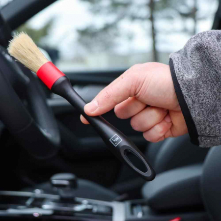 9998199_Koch_Chemie_Interior_Brush_Red_pensula_detailing_interior_curatare_grosiera_rosie [1]