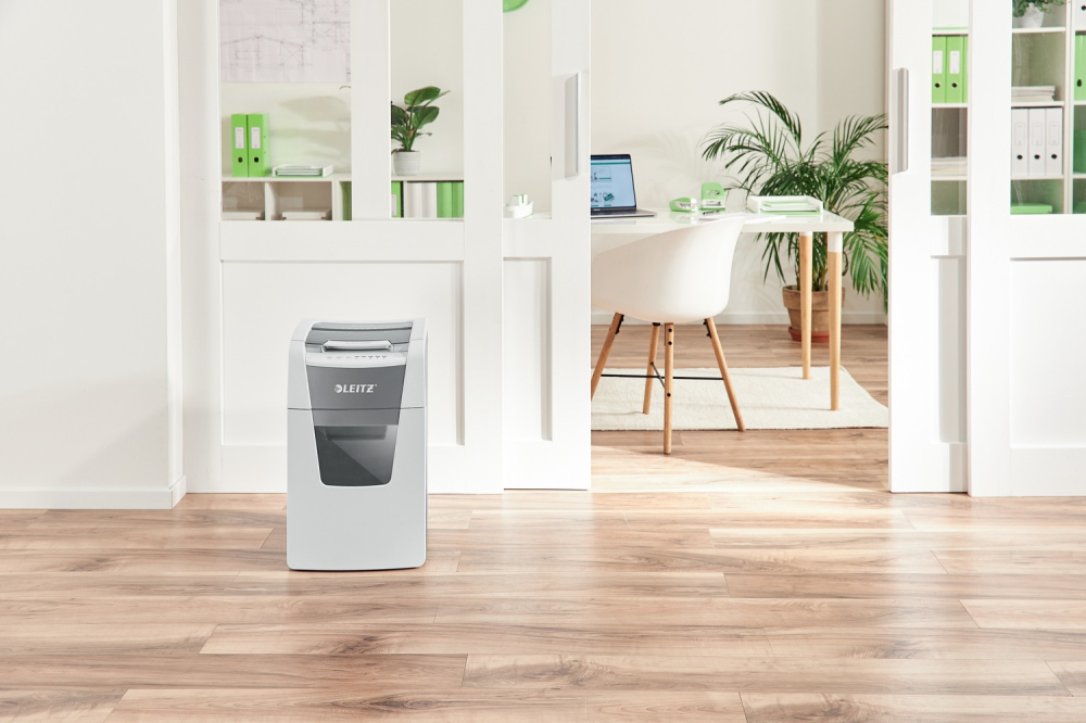 Distrugator automat documente Leitz IQ Office  ,  150 coli ,  P5 ,  micro-cut (tip particule) ,  cos 44 litri ,  alb-gri ,  Leitz Cod Produs: 80140000 [14]