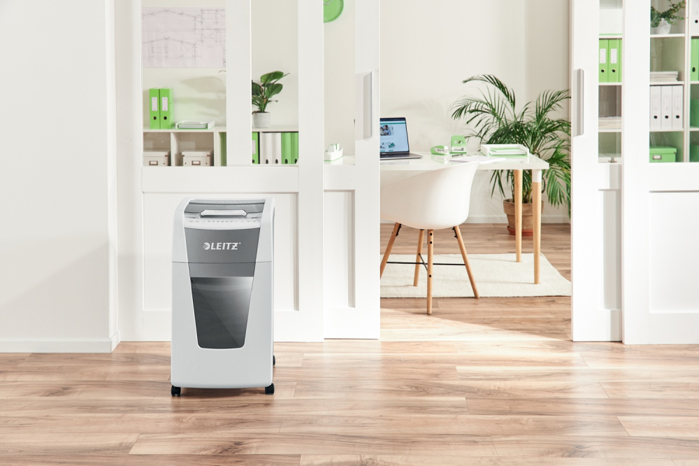 Distrugator automat documente Leitz IQ Office  ,  300 coli ,  P4 ,  cross-cut (tip confeti) ,  cos 60 litri ,  alb-gri ,  Leitz Cod Produs: 80150000 [16]