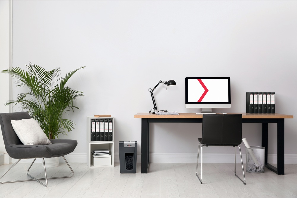 Distrugator manual documente Rexel SECURE MC6 Slim ,  6 coli ,  P5 ,  micro-cut (tip particule) ,  cos 18 litri ,  negru-argintiu ,  Cod Produs: 2020133EU [13]