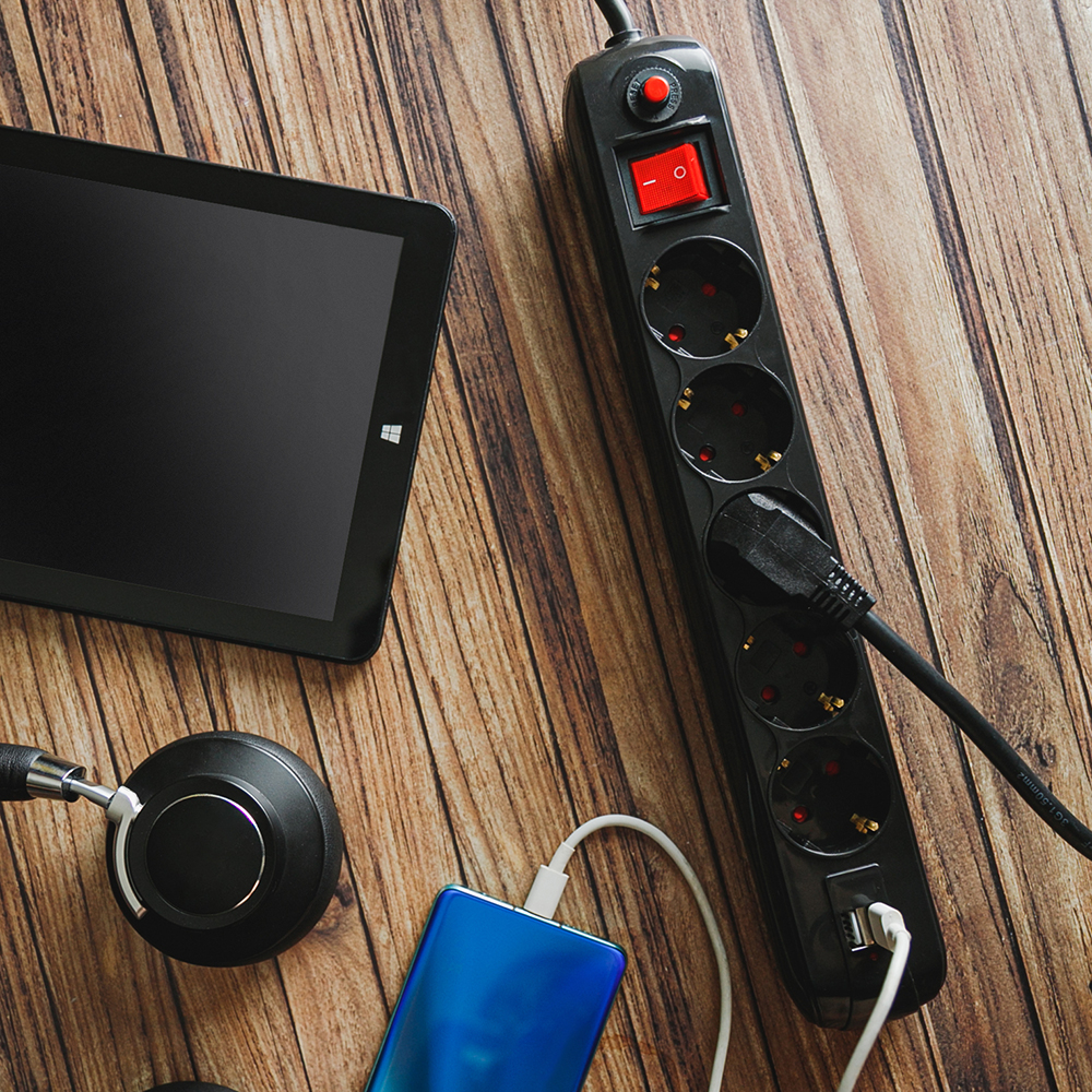 PRELUNGITOR SPACER ,  Schuko x 5 ,  conectare prin Schuko (T) ,  USB x 2 ,  cablu 1.8 m ,  16 A ,  max. 3500W ,  protectie supratensiune ,  negru ,  45506867 Cod Produs: PP-5-18B-USB [6]