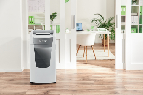 Distrugator automat documente Leitz IQ Office  ,  600 coli ,  P5 ,  micro-cut (tip particule) ,  cos 110 litri ,  alb-gri ,  Leitz Cod Produs: 80180000 [15]
