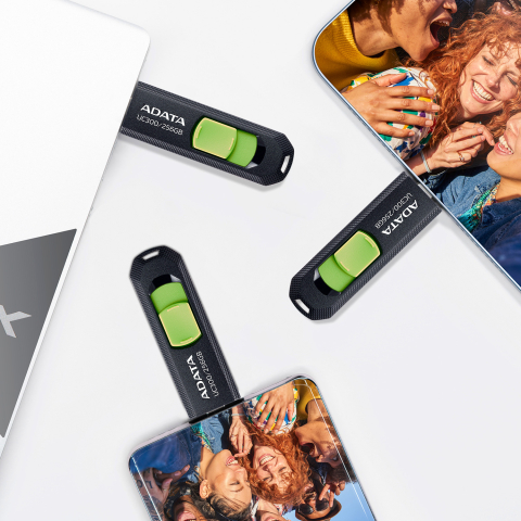MEMORIE USB Type-C 3.2 ADATA 256 GB , retractabila , carcasa plastic , negru / verde Cod Produs: ACHO-UC300-256G-RBK/GN [2]