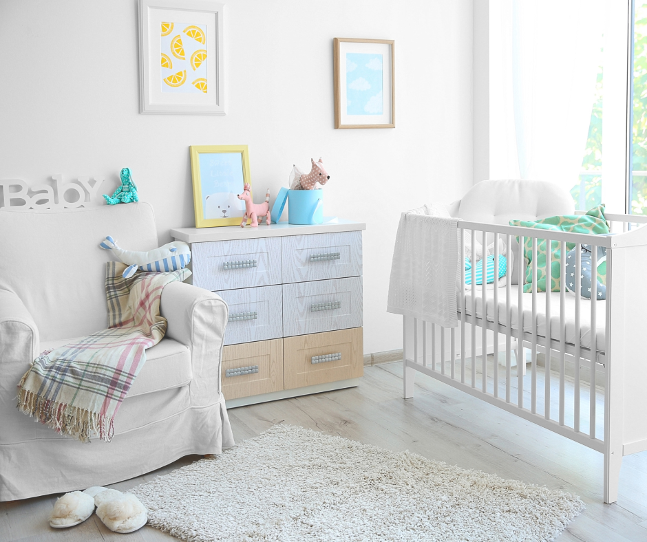 Cum decoram camera bebelusului? 4 piese de mobilier ce nu ar trebui sa lipseasca.