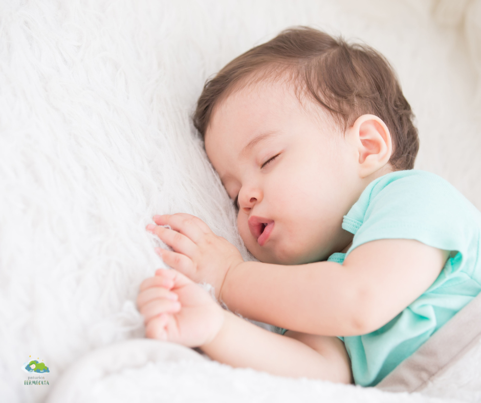 Bebelușul Doarme Liniștit: Cele Mai Bune Lenjerii de Pat pentru a Evita Iritațiile și Alergiile Pielii