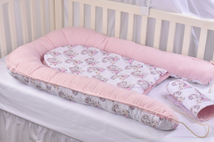Set 3 piese babynest, paturica si pernuta model unicorni si roz [9]
