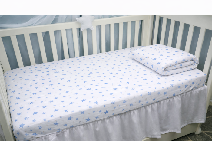 Lenjerie 2 piese pătuț creșă, model steluțe bleu, 120x60 cm [2]