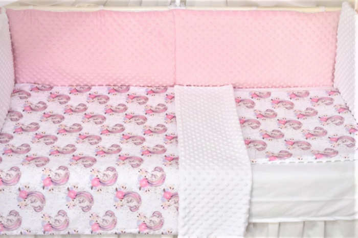 Set complet 7 piese model unicorni si plus minky alb/roz patut 120x60 cm [2]