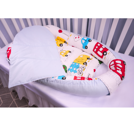 Baby Nest 0-12 Luni - Babynest + salteluta suplimentara model Masinute colorate si bleu