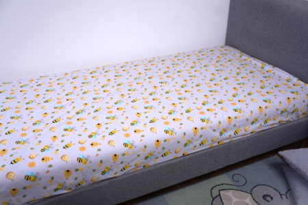 Seturi lenjerii pat casuta/junior - Cearsaf pat 90x200 cm Montessorri sau o persoana model albinute