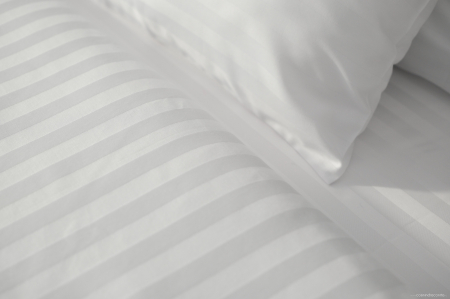 King’s Bed - lenjerie de pat Damasc 100% bumbac, dungă de 1 cm personalizabila pe dimensiuni [1]