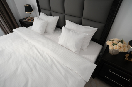 Queen’s Bed - lenjerie de pat Damasc 100% bumbac, dungă de 0.5 cm personalizabila pe dimensiuni [2]
