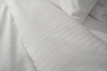 Queen’s Bed - lenjerie de pat Damasc 100% bumbac, dungă de 0.5 cm personalizabila pe dimensiuni [3]
