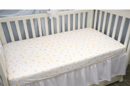 Lenjerie 2 piese pătuț creșă, model steluțe galbene, 120x60 cm [1]