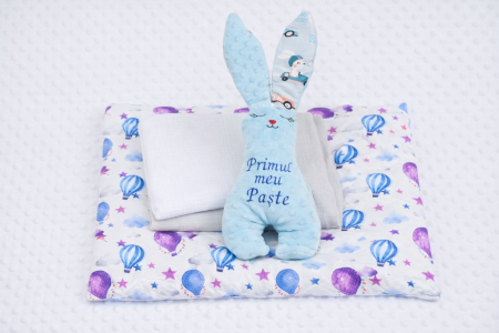 Cadouri - Pachet cadou bebelus Iepuras Paste, scutec muselina, pernuta plata, model Baloane
