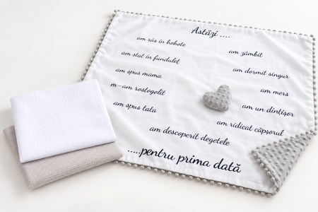 Pachet Păturică aniversară "Evenimente speciale" cu minky gri și Set 2 museline din bumbac organic 100% alb si gri, 80x80 cm [1]
