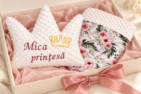 Pachet Paturică model trandafiri și pluș minky crem 80x100 cm și Pernuță coroniță pluș crem [1]