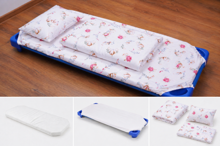 Lenjerie Pat Stivuibil Gradinita - Pachet Set lenjerie 5 piese model flori de bumbac patut stivuibil + saltea patut stivuibil + protectie impermeabila
