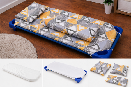 Lenjerie Pat Stivuibil Gradinita - Pachet Set lenjerie 5 piese model trunghiuri patut stivuibil + saltea patut stivuibil + protectie impermeabila
