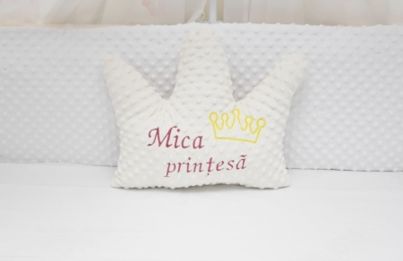 Decorul camerei - Paturica fermecata coronita plus crem