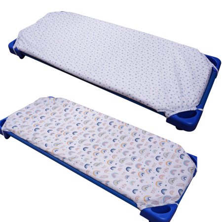 Noutati - Set 2 cearșafuri 140x70 cm bumbac 100%, pentru pătuț stivuibil(133x58 cm)din creșe sau grădinițe-Model Steluțe bleu și Curcubee colorate