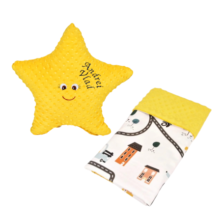 Set Cadou Nou Nascuti - Set cadou personalizat pentru bebeluși 2 piese, pernuță steluță și paturică moale galbenă „Mica aventură”