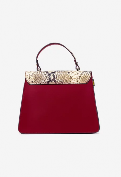 Geanta casual dama, piele naturala, bordo/crem  Specificatii produs:  piele naturala bareta detasabila si reglabila Sistem inchidere: clapeta Dimensiune: 11*18*21 cm Produs in Italia Modelul Geanta casual dama, piele naturala, bordo/crem  poate fi vazut si probat in magazinul Paolo Botticelli din Shopping City Ramnicu Valcea si comandat online pe www.pbotticelli.ro [3]