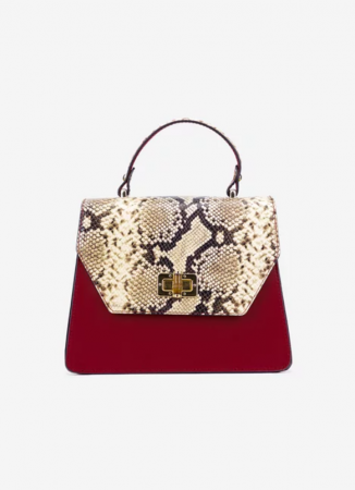 Geanta casual dama, piele naturala, bordo/crem  Specificatii produs:  piele naturala bareta detasabila si reglabila Sistem inchidere: clapeta Dimensiune: 11*18*21 cm Produs in Italia Modelul Geanta casual dama, piele naturala, bordo/crem  poate fi vazut si probat in magazinul Paolo Botticelli din Shopping City Ramnicu Valcea si comandat online pe www.pbotticelli.ro