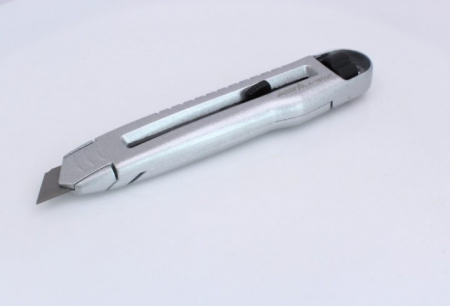 Instrumente de Taiat, Lipit - A-18CUT Cutter cu lama retractabila