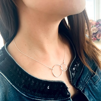Lantisor cu cercuri din argint Connected