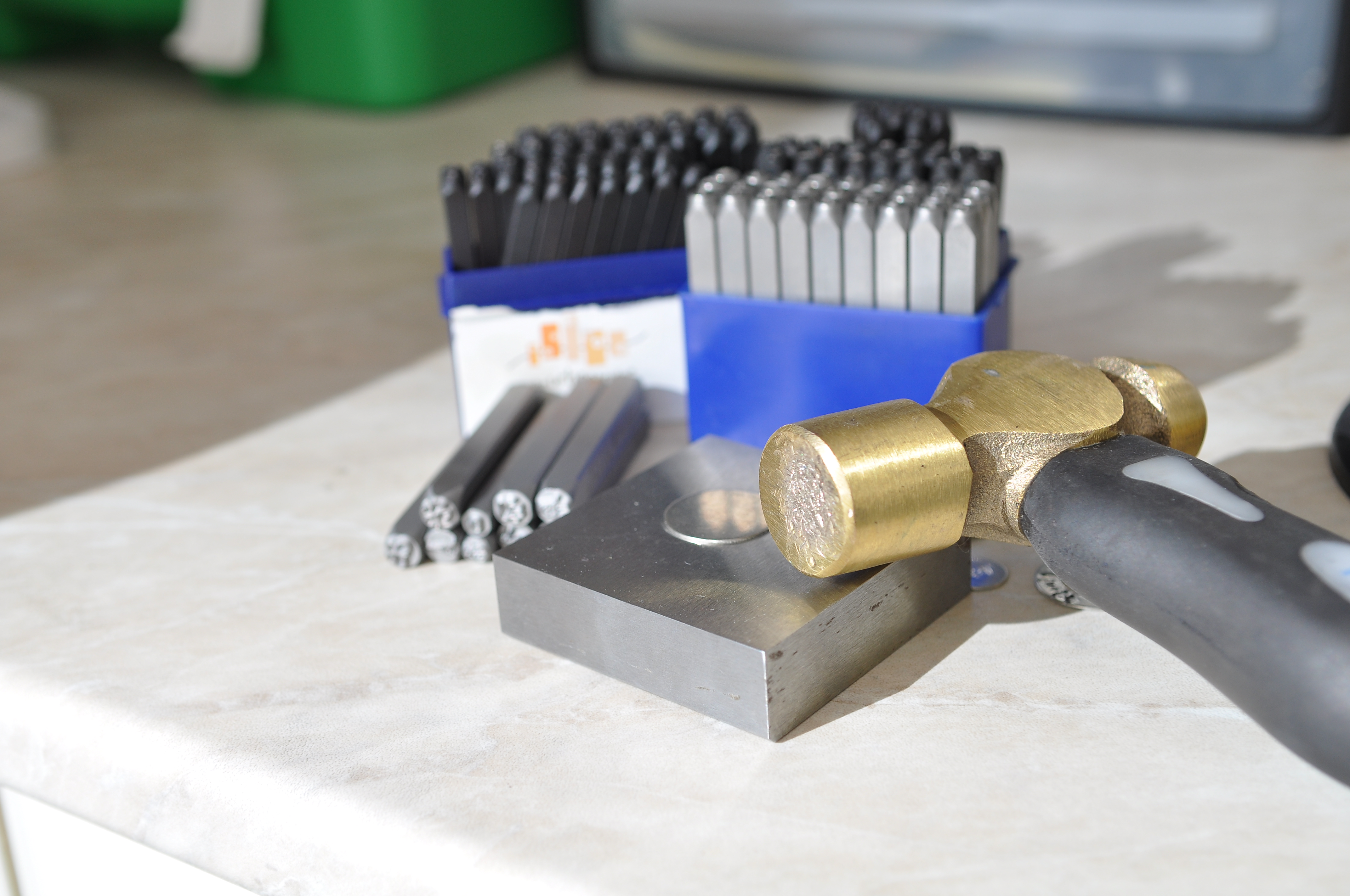 Ennifer în atelierul intim